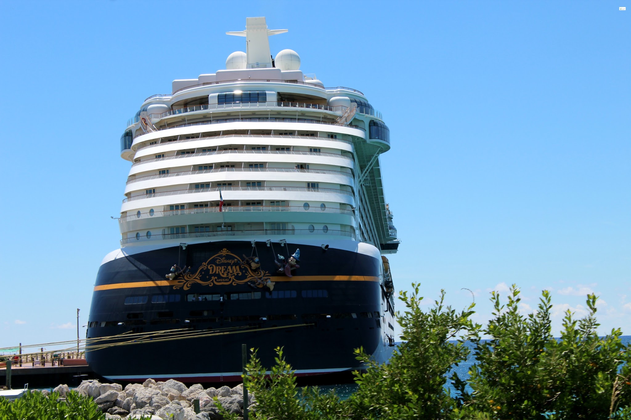 5 must pack items for a disney cruise to the bahamas caravan sonnet