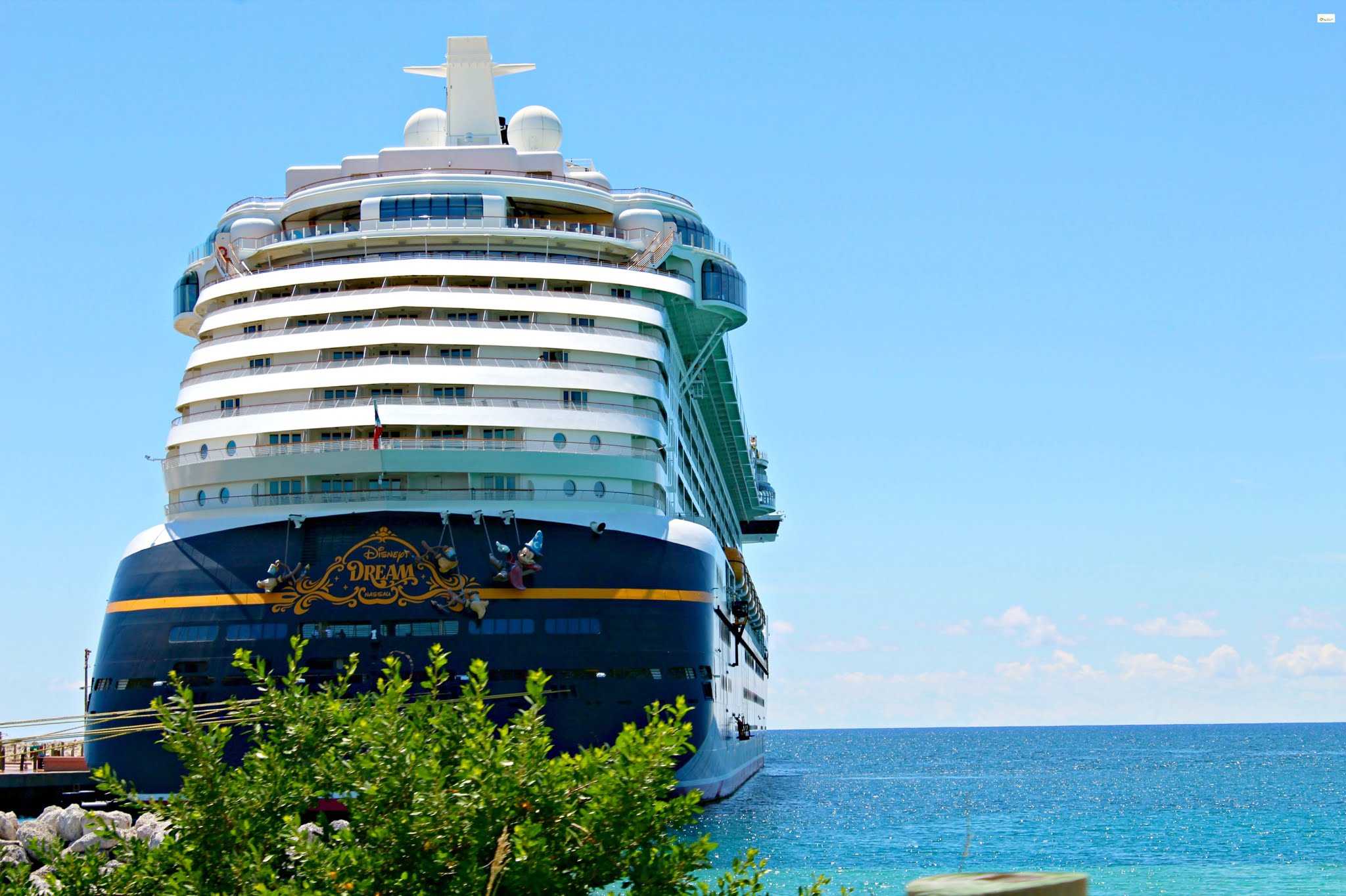 5 must pack items for a disney cruise to the bahamas caravan sonnet
