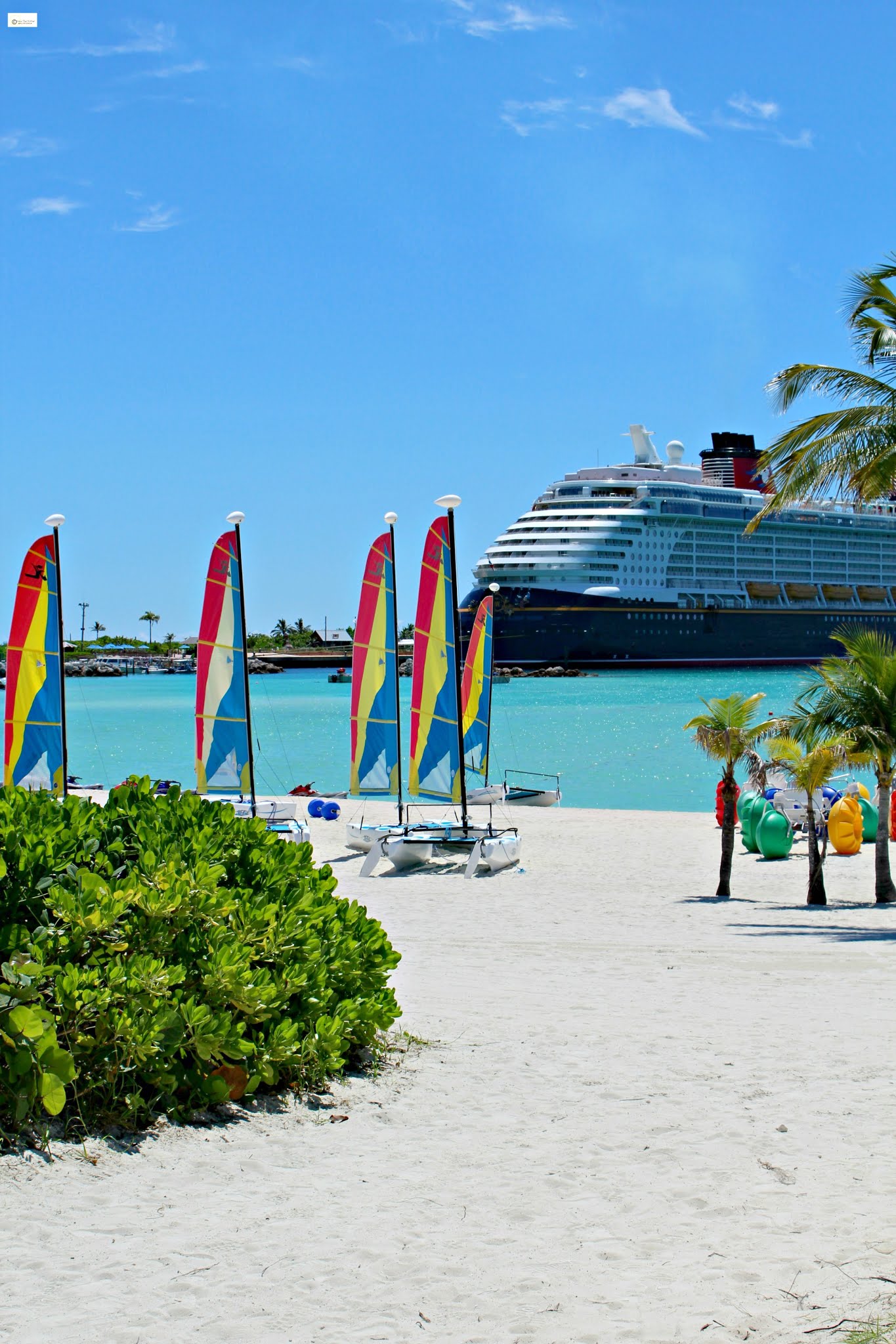 5 must pack items for a disney cruise to the bahamas caravan sonnet