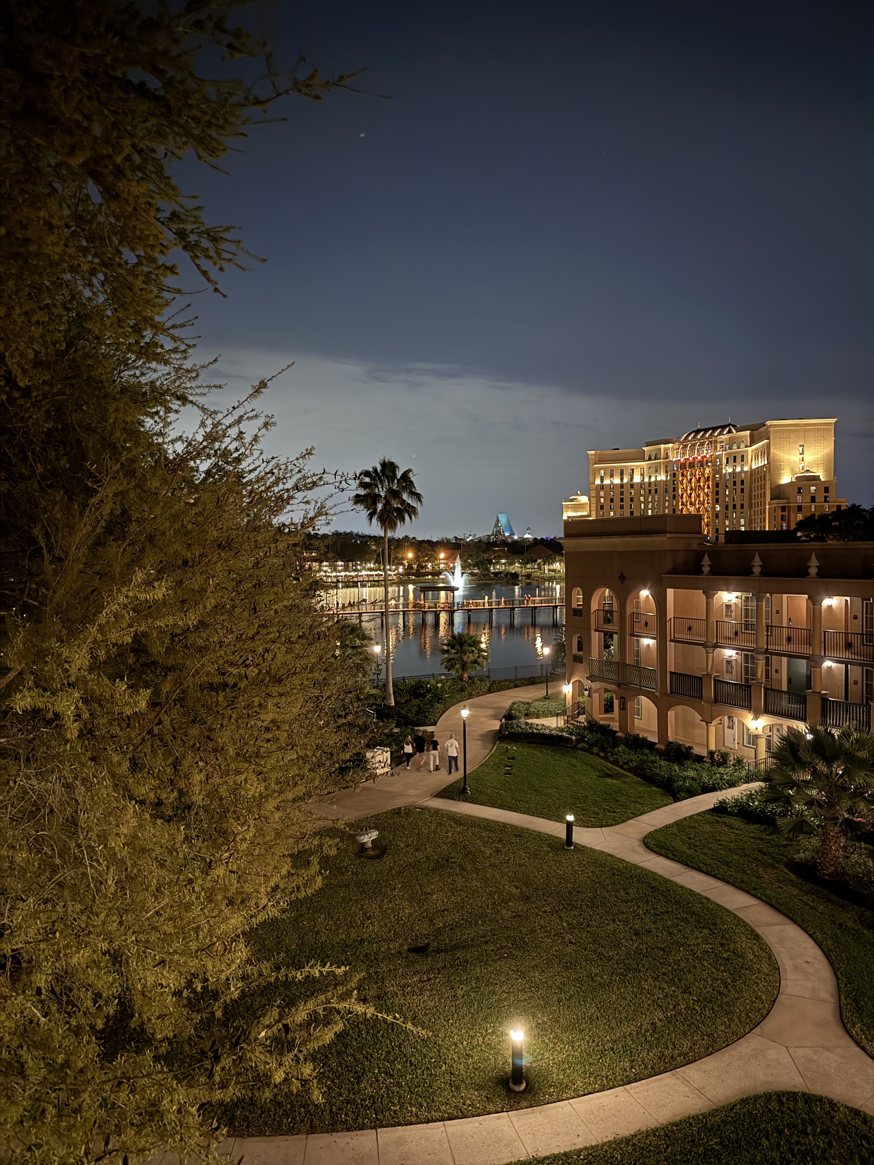 three bridges bar and grill at villa del lago // disney's coronado springs resort // orlando, florida caravan sonnet