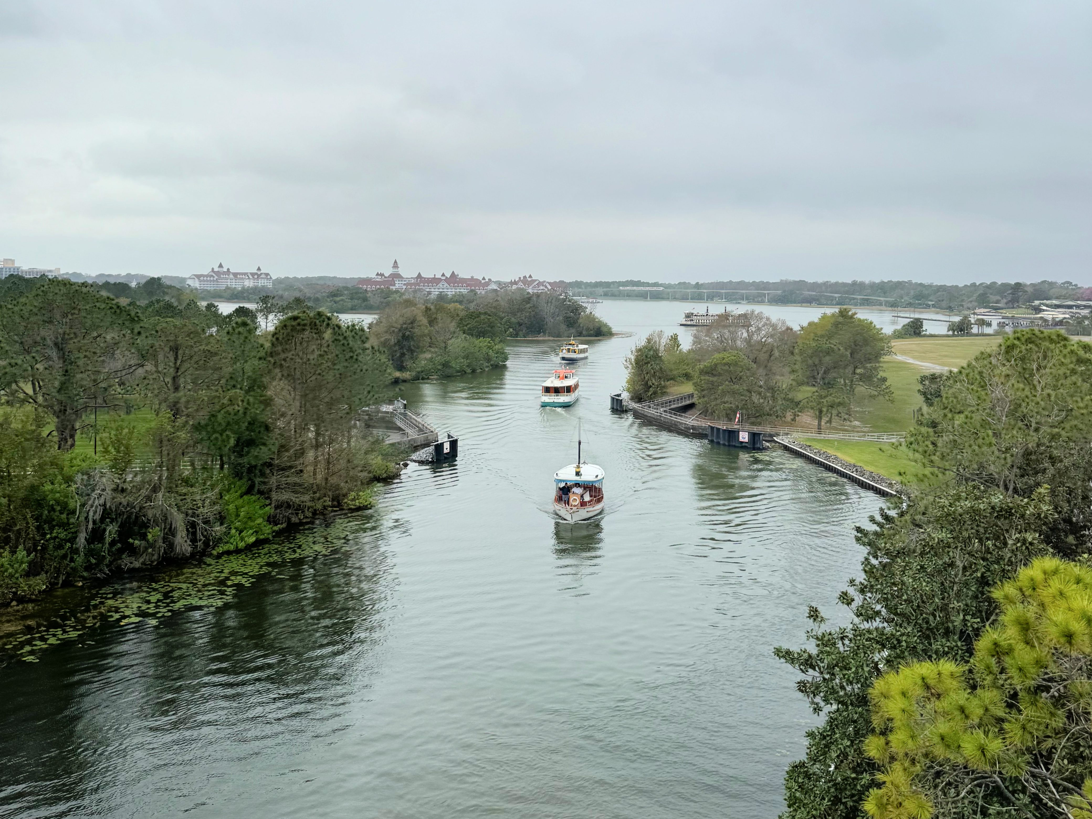monorail ride from the polynesian village resort // orlando, florida caravan sonnet